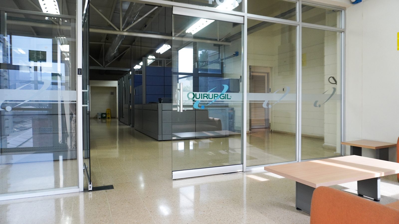 Entrance to Quirurgil's offices, with the logo on the glass